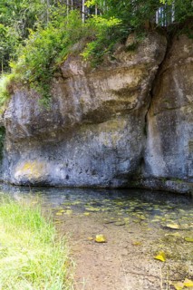 Klumper spring, karst spring of the Weihersbach stream, in the Klumpertal valley near Pottenstein,