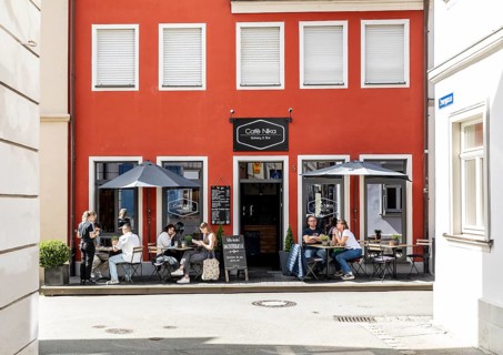 Small and cosy cafés in the city centre, here the Cafe Nika in Frauenstraße, Bamberg, Bavaria,