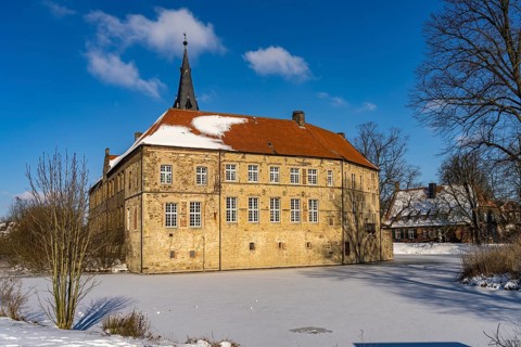 Wasserburg Castle Lüdinghausen in winter, Münsterland, North Rhine-Westphalia, Germany
