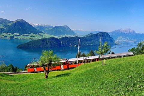 Railcar 5 from 1965, Vitznau Rigi Bahn, behind Lake Lucerne with Buochserhorn, Bürgenstock,
