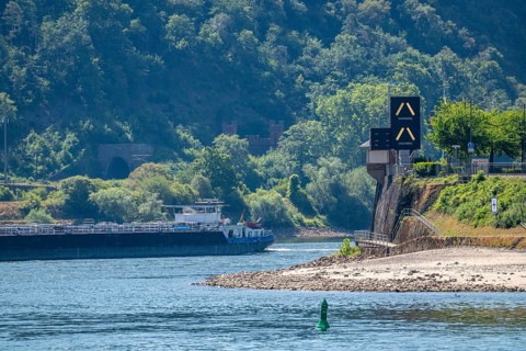 Signal system for inland navigation on the Rhine near St. Goar, Loreley, Upper Middle Rhine Valley,