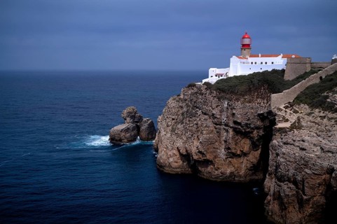 Lighthouse Farol do Cabo de São Vicente, Cape St. Vincent, Sagres, steep coast, Atlantic Ocean,