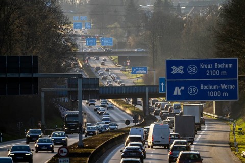 A40 motorway, dense, slow-moving traffic jam, evening traffic at the Bochum Werne junction, North