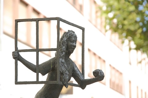Snow White sculpture by Theophil Steinbrenner, modern art, fairytale figure with apple and grid of