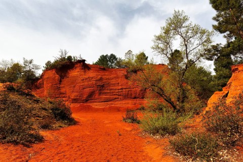 Ochre rocks, hiking trail, former quarry, Colorado Provencal in Rustrel, Vaucluse, Luberon,