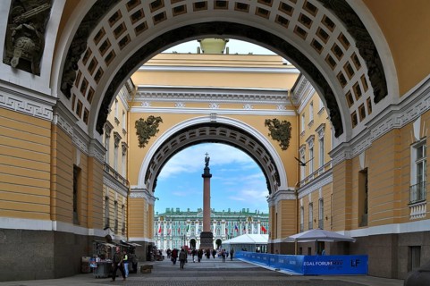 Historical arch overlooking a large public square, General Staff Building, Saint Petersburg, St.
