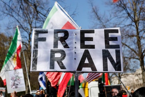 Iran demo for the end of the Islamist mullah regime in Iran, sign Free Iran, Berlin, 11.04.2026,