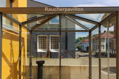 Smoking pavilion, glass shelter, smoking cabin, lettering, letters, Reutlingen, Baden-Württemberg,