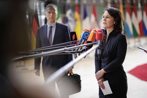 Annalena Bärbock, Federal Minister for Foreign Affairs, recorded at a doorstep in front of a