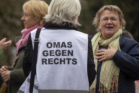 Aschaffenburg: Demo under the motto Aschaffenburg is colourful***Picture: Omas gegen Rechts