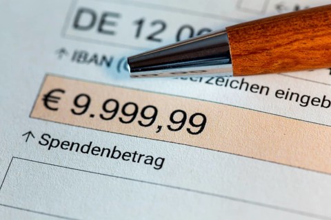 Symbolic image of a party donation: Donation form with an amount of € 9, 999.99. Party donations of