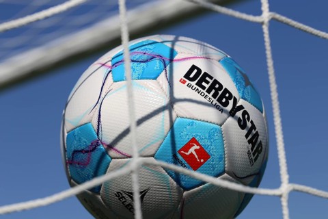 Symbolic image of the 2024/25 Bundesliga: close-up of the DERBYSTAR match ball
