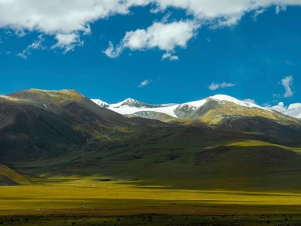 Mountain landscape in the highlands of Tibet along the Tibet railway, Tibet, China