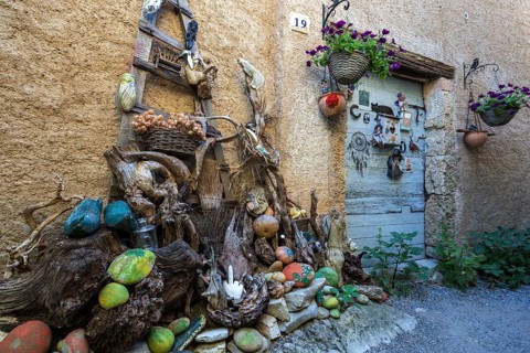 Curiosities, crime scene in an alley in Esparron-de-Verdon, Provence-Alpes-Côte d'Azur, Provence,