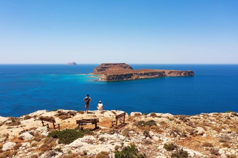 Hikers on the way to the cape of the Gramvousa peninsula with a view of the island of Imeri