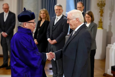 Mandakhbileg Birvaa Mongolia is received by Frank-Walter Steinmeier (President of the Federal