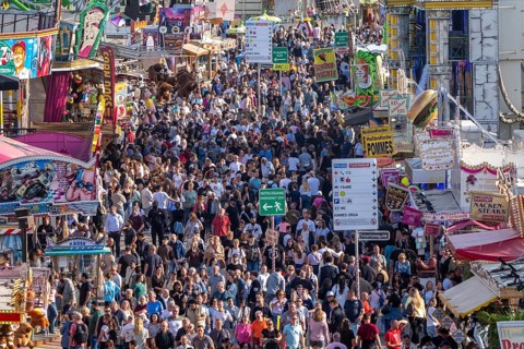 Rhine fair in the Rheinwiesen in Düsseldorf-Oberkassel, rides, fairground stands, full corridors,