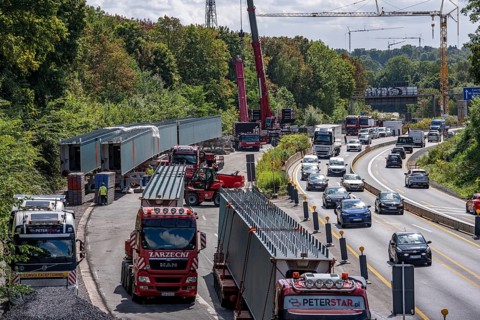 Construction site on the A40 motorway near Mülheim-Winkhausen, preparatory work, bridge segments of