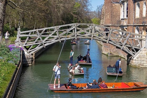 Punting, punting, Mathematical Bridge, Queens' College, River Cam, Cambridge, England, Great