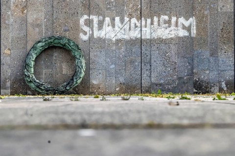 Artwork Stammheim by Olaf Metzel from 1984. Art in public space on the terrace of the Kunstgebäude