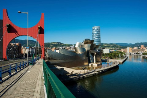 Guggenheim Museum Bilbao, architect Frank O. Gehry, Bilbao, Basque Country, Spain