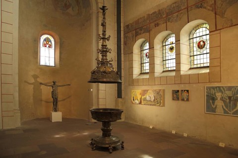 Baptism font of the Romanesque market church of St. Cosmas and Damian, stained-glass window with