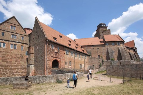 Entrance to Breuberg Castle, tourists, visitors, Odenwald, Hesse, Germany