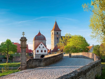 Ornbau im Altmühltal in the evening light, medieval stone bridge over the river Altmühl, Altmühl