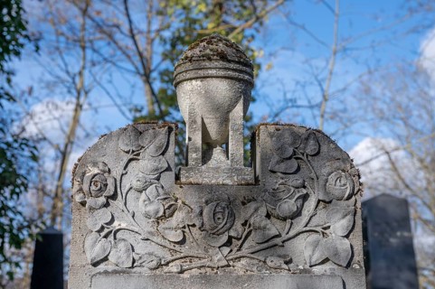 Decorative motif with roses on a Jewish gravestone, a sign of fertility and life, symbol of life