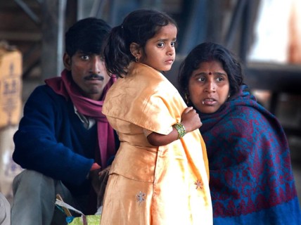 New Dehli, India, 15.01.10 - Family with young girls at train station in Neu-Dehli, India