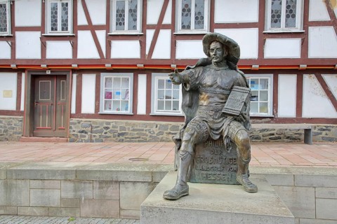 Philip the Magnanimous sculpture by Ewald Rumpf 2001, modern art, bronze sculpture, life-size,