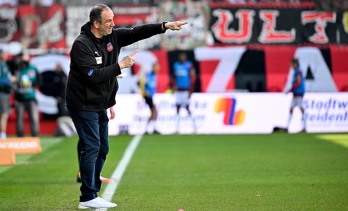 Coach Frank Schmidt 1. FC Heidenheim 1846 FCH on the sidelines Gesture Gesture Voith-Arena,