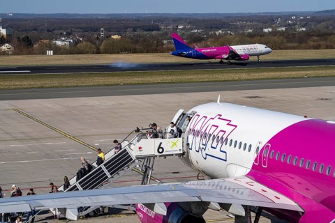 Dortmund Airport, Wizzair Airbus A320, on the apron, passengers disembarking, during landing,