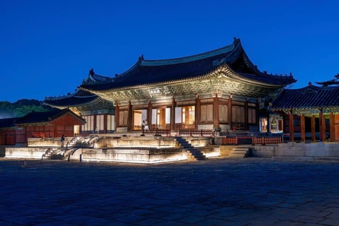 Myeongjeongjeon Hall, jeongjeon, main hall of the 15th century Changgyeonggung Palace illuminated