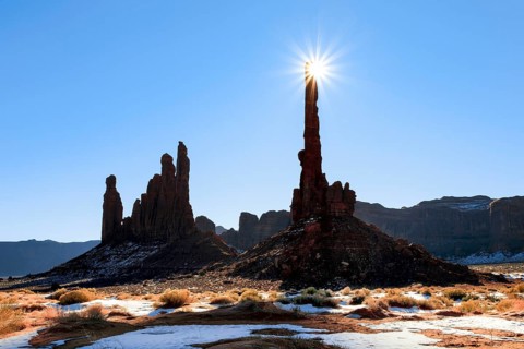 Totem Polem, Monument Valley in winter, mesas and monolites, snow and sand dunes, Utah, USA, North