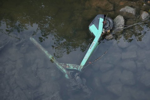 Electric scooter lying in a stream, environmental pollution, Hamm, North Rhine-Westphalia, Germany