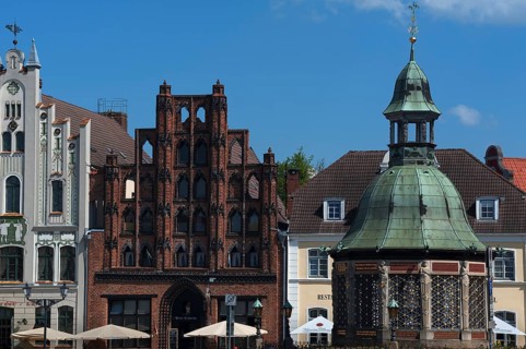 Historic buildings on the market square, the Old Swede, Wismar's oldest town house from 1380, today