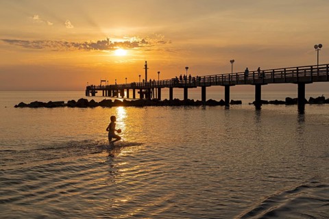 Sunset, pier, Baltic Sea, silhouettes, child, Wustrow, Fischland, Mecklenburg-Western Pomerania,