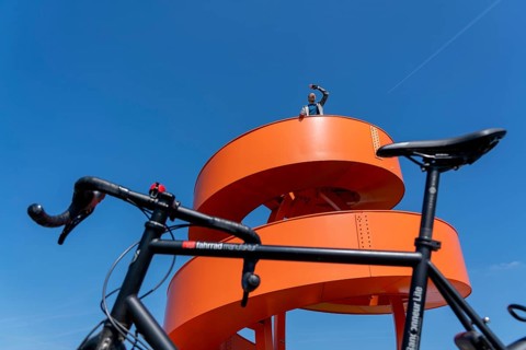 Halde Franz, Haldenzeichen, cycling in the Ruhr area, Halde Franz, Haldenzeichen, orange, snail