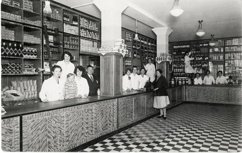Colonial goods, shop counter, exclusive shop, sale, shop, profession, twenties, saleswoman, a long