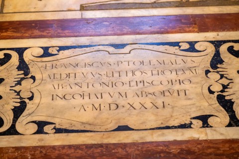 Interior of colorful marble decoration, Siena Cathedral or Cattedrale di Santa Maria Assunta,
