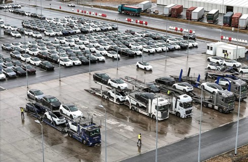Tesla Y new cars are loaded onto car transporters at the Tesla Giga Factory, Grünheide, 25.09.2024