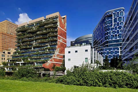 Left residential building The George, architects dok, right office building NautaDutilh by