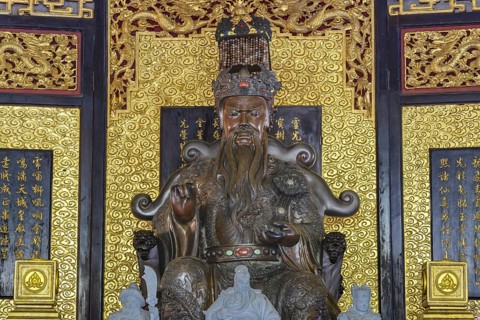 A deity seated majestically on a throne, Shou Xing (also known as Shou Lao or Nanji Xianweng), the