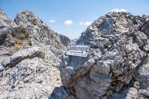 Shield, Jubiläumsgrat between Zugspitze and Alpspitze, high mountains, Wetterstein range, Bavaria,