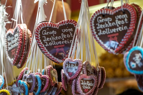 Gingerbread hearts, souvenirs from the colliery festival at the Zeche Zollverein in Essen, UNESCO