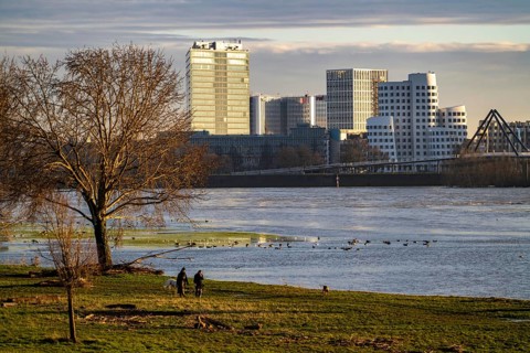 Buildings in Düsseldorf's Media Harbour, on the left the Stadttor building, Gehry buildings, Neuer