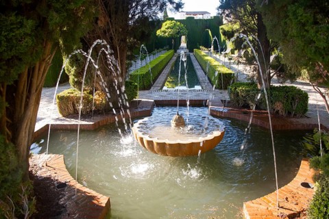 Water fountains, Lower Generalife palace gardens, Alhambra, Granada, Spain