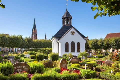 Fishing quarter Holm, cemetary, Schleswig, Schleswig-Holstein, Germany