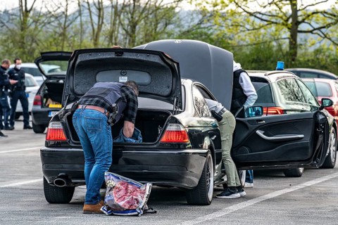 Joint inspection by customs and police, on the A3 motorway towards Cologne, at the Stindertal